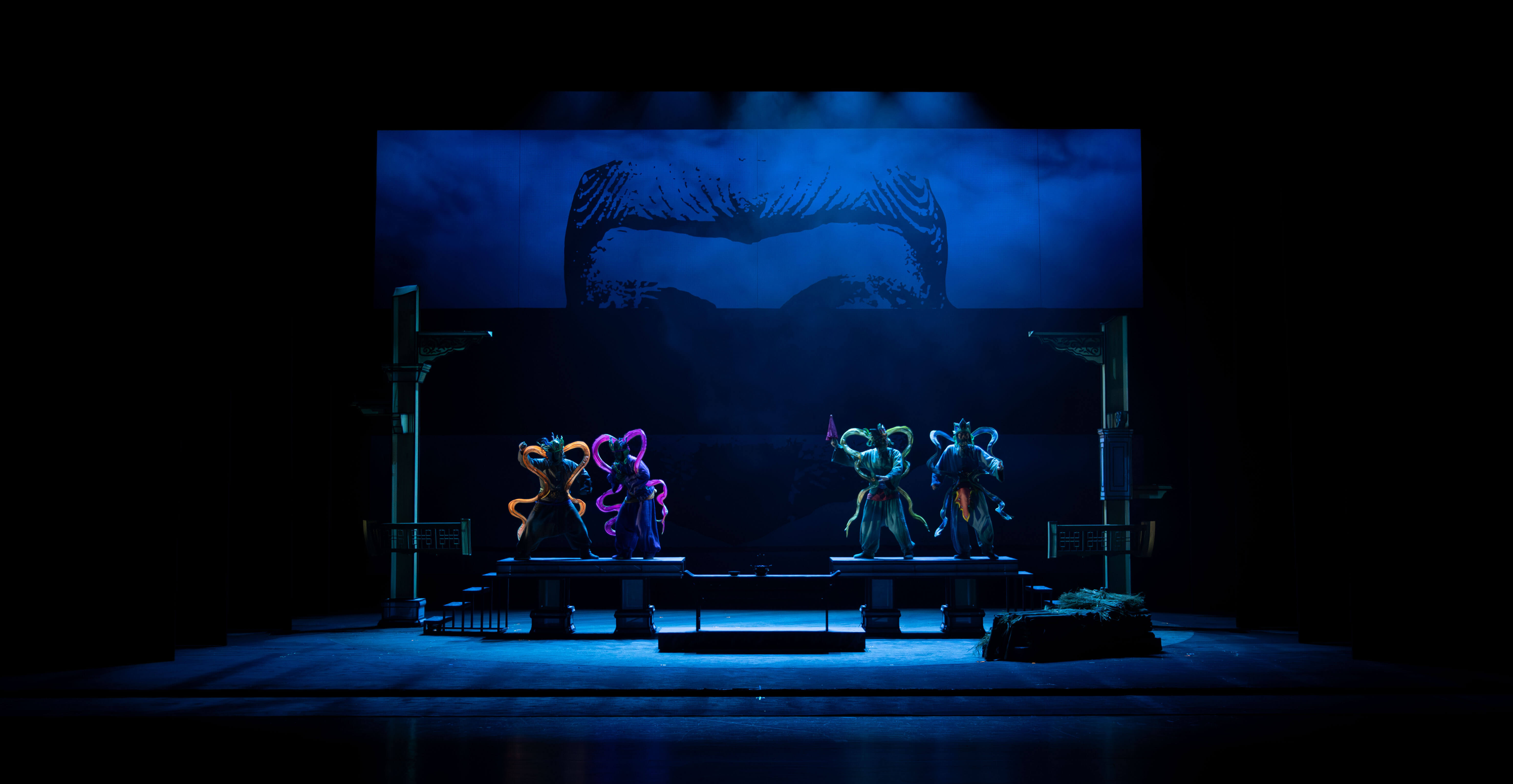 滑稽戏《万象归春》