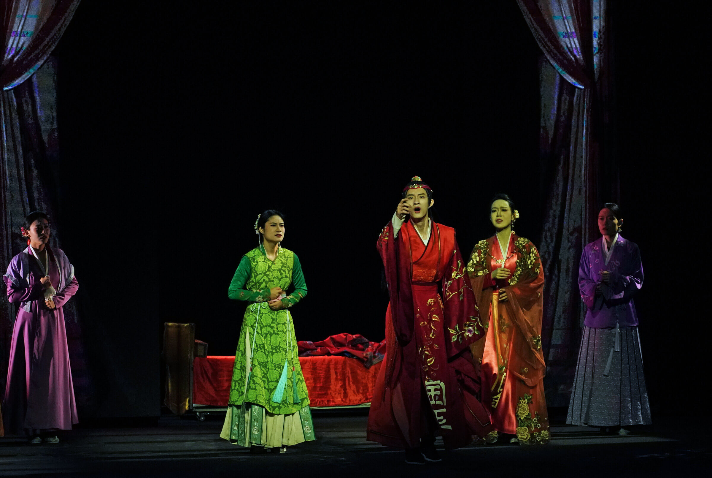 只有红楼梦·戏剧幻城